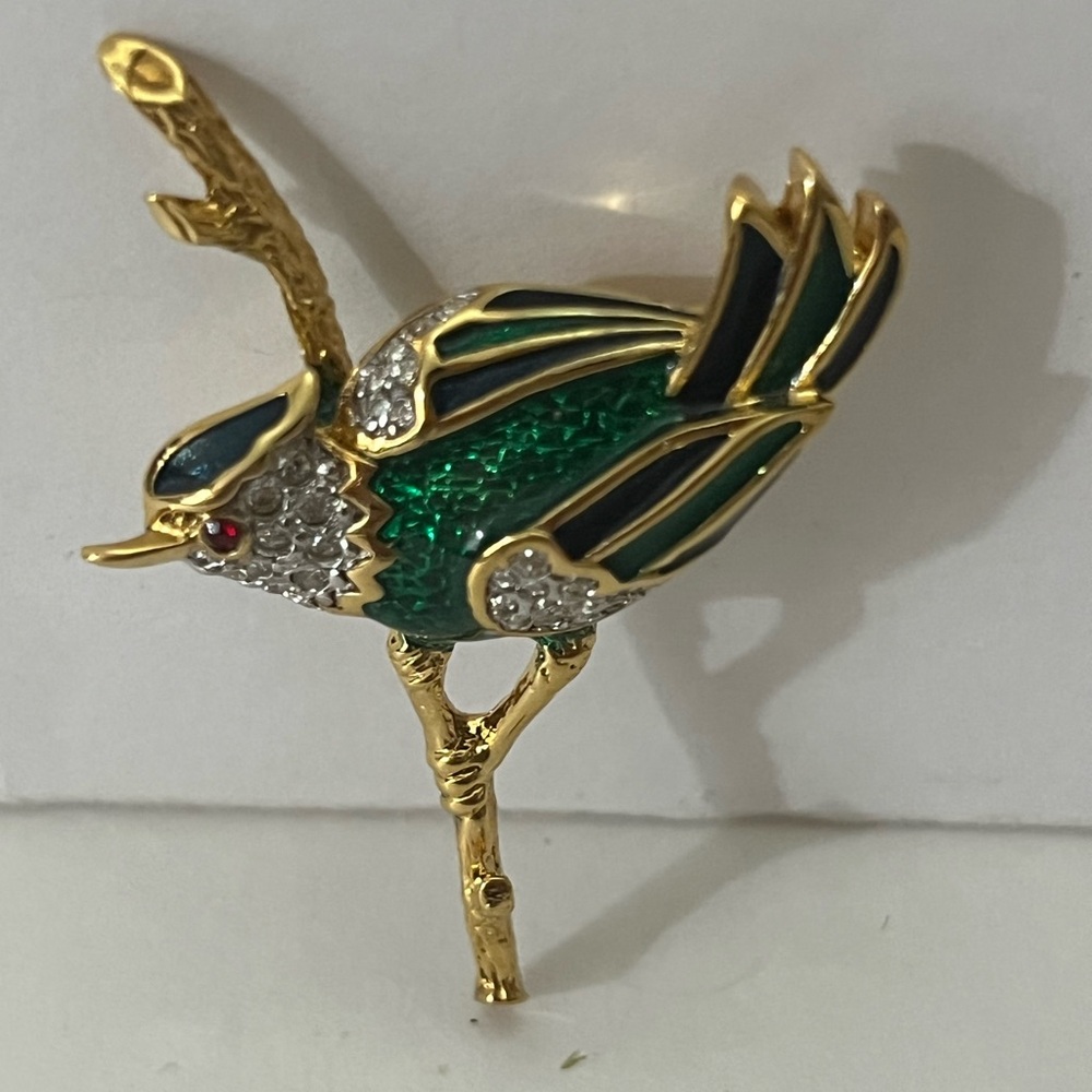 Stunning Vintage Gold Tone Bird Brooch with Red eye, emerald green & blue colors